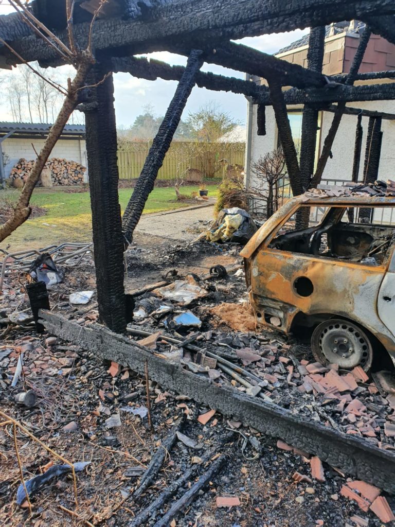 Sanierung von Brandschäden | Abgebranntes Carport -Sanierung durch AsbesTTech Darmstadt