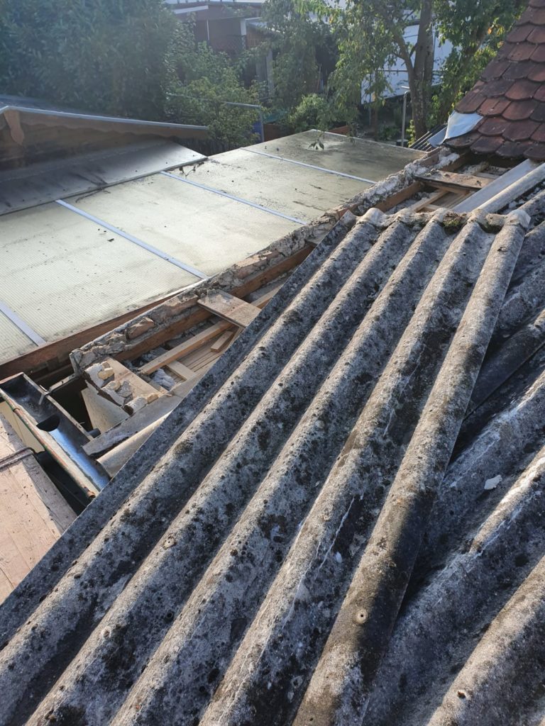 Asbesthaltige Dachplatten Asbestsanierung durch AsbesTTech Darmstadt